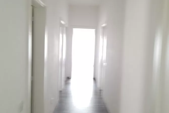 Shtepi me qera Apartament ne Tirane, 3+1, Mobilimi E mobiluar, Pagesa 1,200  Euro.