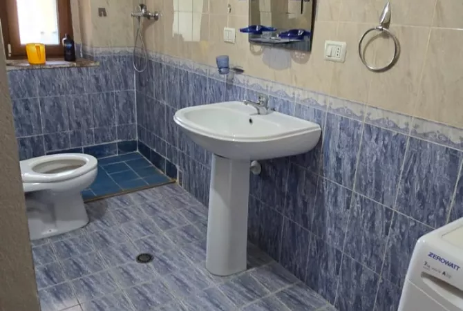 Shtepi ne shitje Apartament ne Tirane, 2+1, Mobilimi E mobiluar, Pagesa 195,000  Euro.