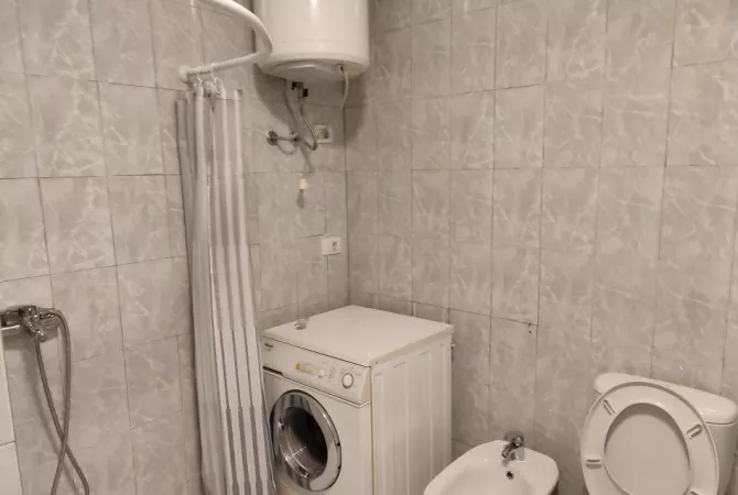 Shtepi me qera Apartament ne Tirane, 1+1, Mobilimi E mobiluar, Pagesa 460  Euro.