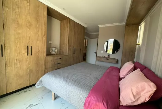 Shtepi ne shitje Apartament ne Tirane, 2+1, Mobilimi E mobiluar, Pagesa 450,000  Euro.