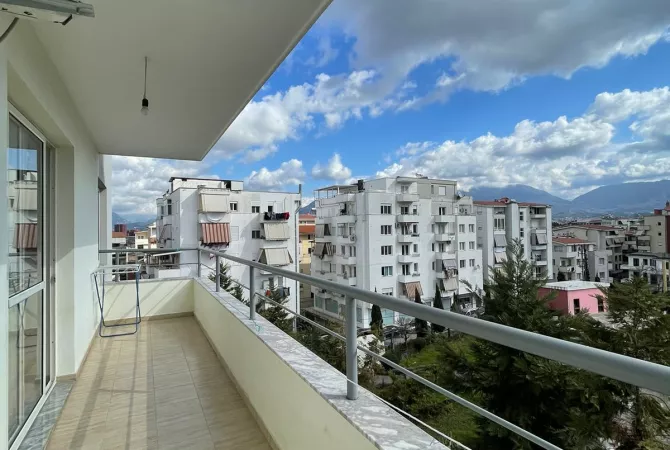 Shtepi me qera Apartament ne Tirane, 2+1, Mobilimi E mobiluar, Pagesa 50,000  Leke.