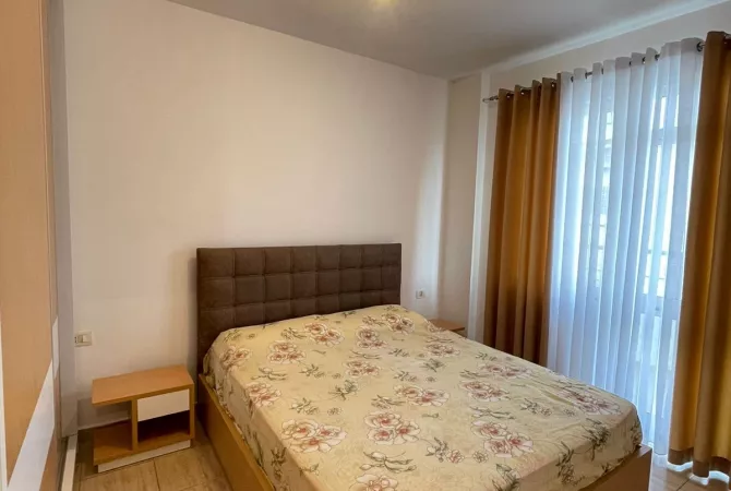 Shtepi me qera Apartament ne Tirane, 2+1, Mobilimi E mobiluar, Pagesa 50,000  Leke.