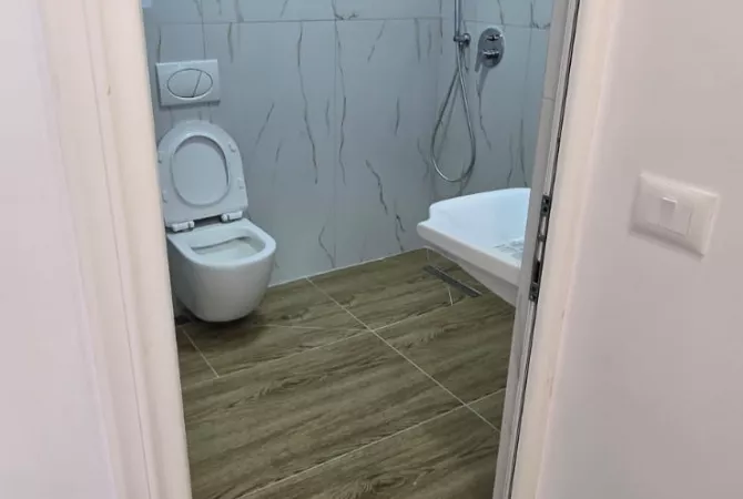 Shtepi ne shitje Apartament ne Tirane, 1+1, Mobilimi Bosh, pa mobiluar, Pagesa 115,000  Euro.
