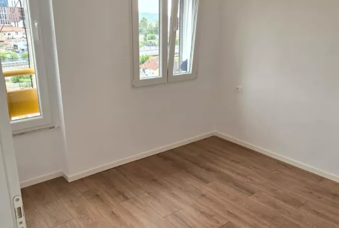 Shtepi ne shitje Apartament ne Tirane, 1+1, Mobilimi Bosh, pa mobiluar, Pagesa 115,000  Euro.