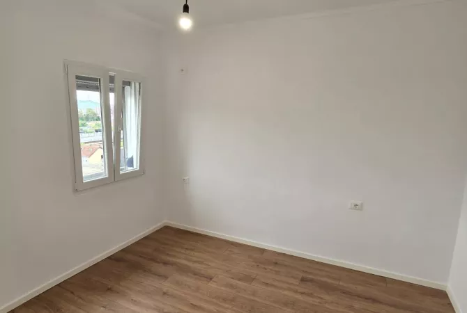 Shtepi ne shitje Apartament ne Tirane, 1+1, Mobilimi Bosh, pa mobiluar, Pagesa 115,000  Euro.