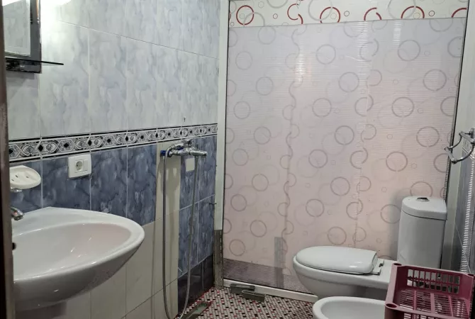 Shtepi me qera Apartament ne Tirane, 2+1, Mobilimi E mobiluar, Pagesa 600  Euro.