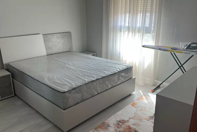 Shtepi me qera Apartament ne Tirane, 2+1, Mobilimi E mobiluar, Pagesa 660  Euro.