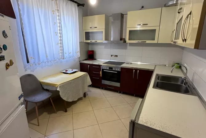 Shtepi me qera Shtepi Private ne Tirane, 3+1, Mobilimi E mobiluar, Pagesa 500  Euro.