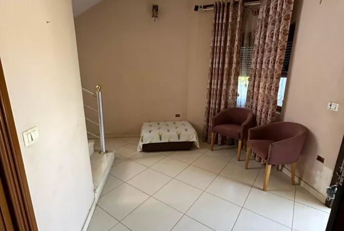 Shtepi me qera Shtepi Private ne Tirane, 3+1, Mobilimi E mobiluar, Pagesa 500  Euro.