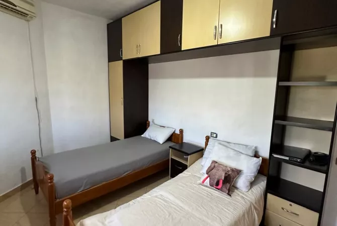 Shtepi me qera Shtepi Private ne Tirane, 3+1, Mobilimi E mobiluar, Pagesa 500  Euro.