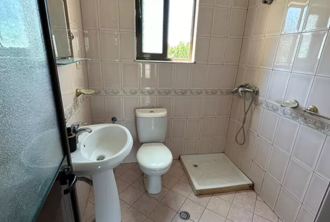 Shtepi me qera Shtepi Private ne Tirane, 3+1, Mobilimi E mobiluar, Pagesa 500  Euro.