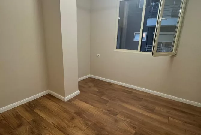 Shtepi ne shitje Apartament ne Tirane, 2+1, Mobilimi Bosh, pa mobiluar, Pagesa 113,000  Euro.