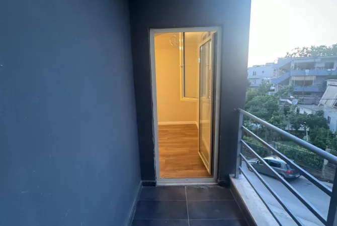 Shtepi ne shitje Apartament ne Tirane, 2+1, Mobilimi Bosh, pa mobiluar, Pagesa 113,000  Euro.