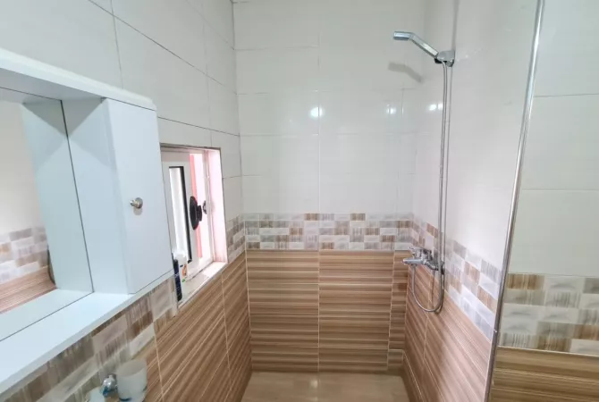 Shtepi me qera Apartament ne Tirane, Garsoniere, Mobilimi E mobiluar, Pagesa 380  Euro.