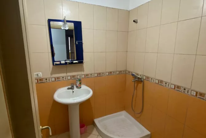 Shtepi me qera Apartament ne Tirane, 2+1, Mobilimi E mobiluar, Pagesa 600  Euro.