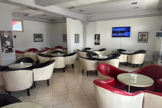 Ambiente Commerciale in Affitto 2+1 a Tirana - 1,500 Euro