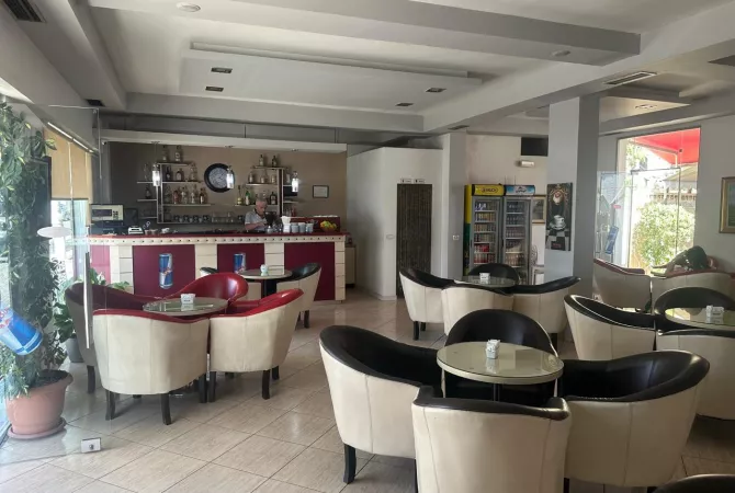 -Jepet  AMBJENT ME QERA TEK RRUGA DON BOSKO