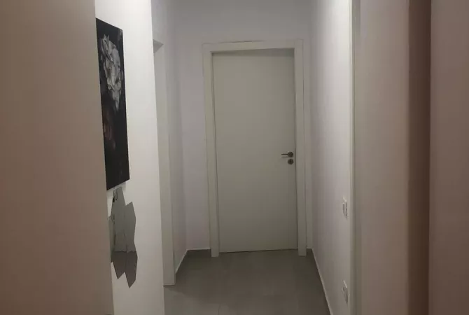 Shtepi ne shitje Apartament ne Tirane, 3+1, Mobilimi Bosh, pa mobiluar, Pagesa 261,000  Euro.
