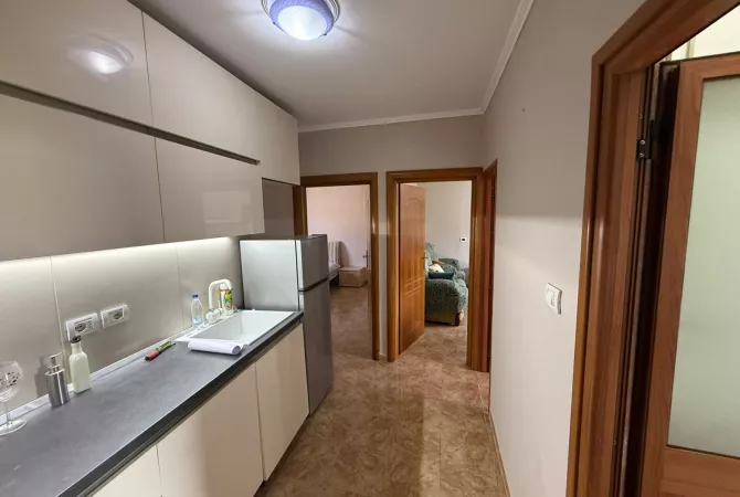 Shtepi me qera Apartament ne Tirane, 2+1, Mobilimi E mobiluar, Pagesa 400  Euro.