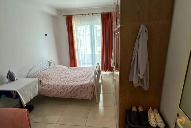 Shtepi ne shitje Apartament ne Tirane, 2+1, Mobilimi E mobiluar, Pagesa 105,000  Euro.