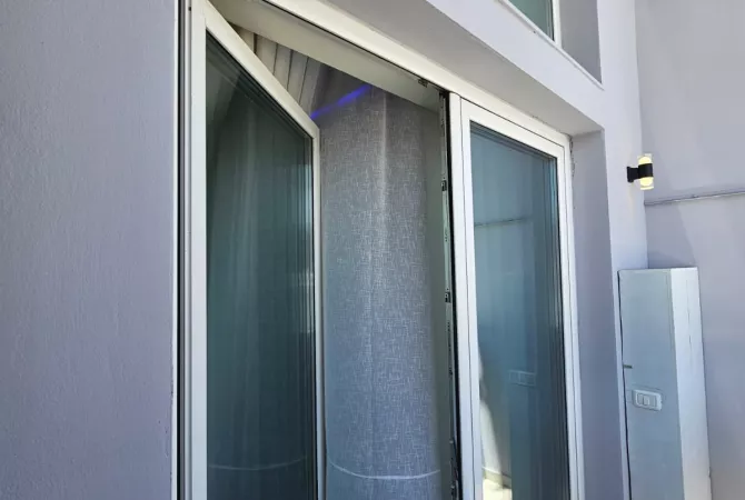 Shtepi me qera Duplex(shtepi me 2 kate) ne Tirane, 2+1, Mobilimi E mobiluar, Pagesa 400  Euro.