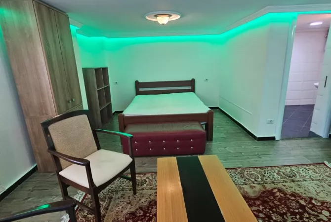 Shtepi me qera Duplex(shtepi me 2 kate) ne Tirane, 2+1, Mobilimi E mobiluar, Pagesa 400  Euro.