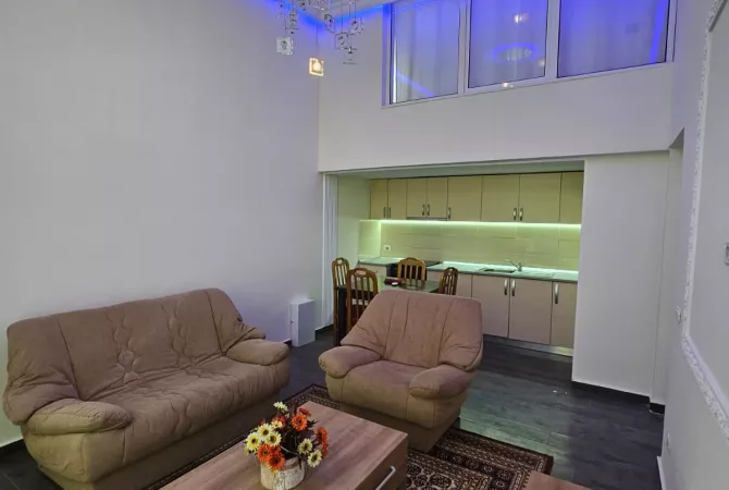 Shtepi me qera Duplex(shtepi me 2 kate) ne Tirane, 2+1, Mobilimi E mobiluar, Pagesa 400  Euro.