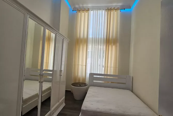 Shtepi me qera Duplex(shtepi me 2 kate) ne Tirane, 2+1, Mobilimi E mobiluar, Pagesa 400  Euro.