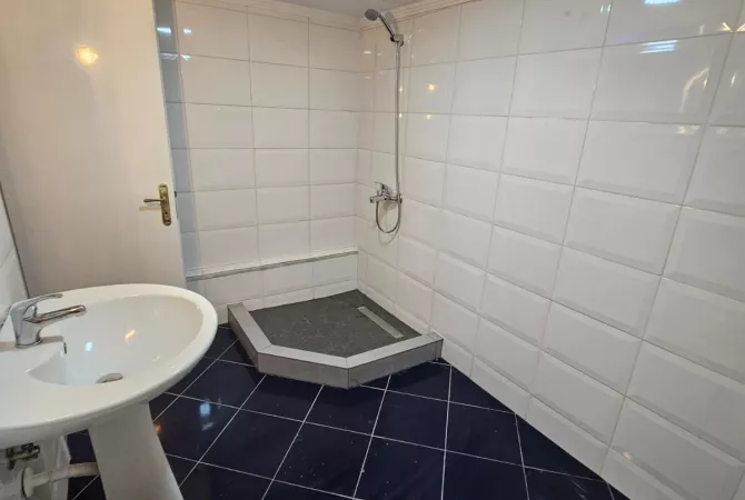 Shtepi me qera Duplex(shtepi me 2 kate) ne Tirane, 2+1, Mobilimi E mobiluar, Pagesa 400  Euro.