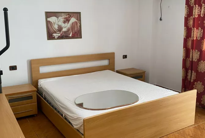 Shtepi me qera 2+1 ne Tirane - 1,300 Euro
