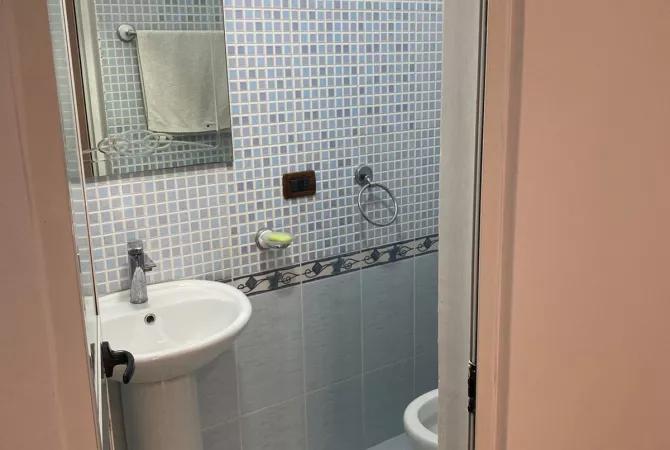 Shtepi me qera 2+1 ne Tirane - 1,300 Euro