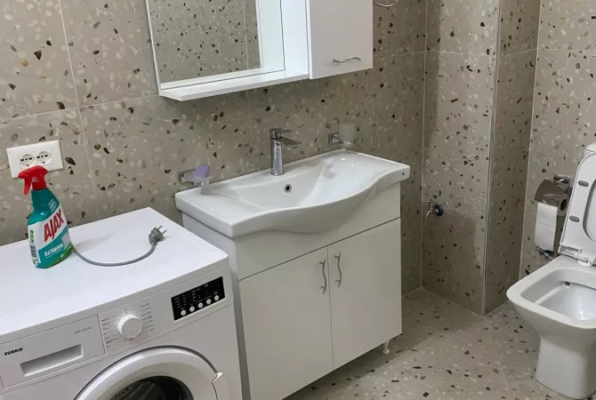 Shtepi me qera Apartament ne Tirane, 2+1, Mobilimi E mobiluar, Pagesa 1,300  Euro.