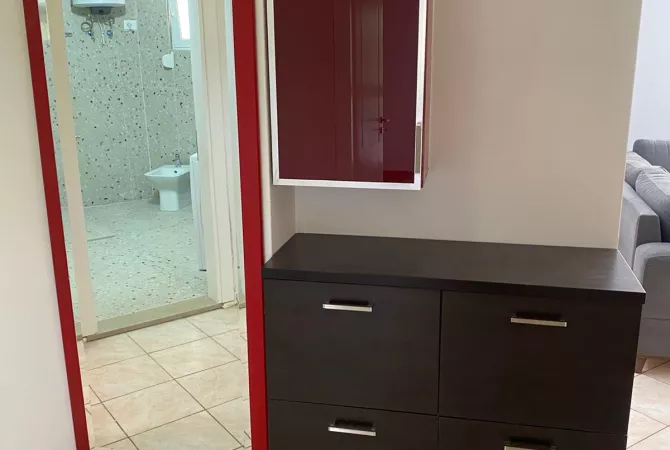 Shtepi me qera Apartament ne Tirane, 2+1, Mobilimi E mobiluar, Pagesa 1,300  Euro.