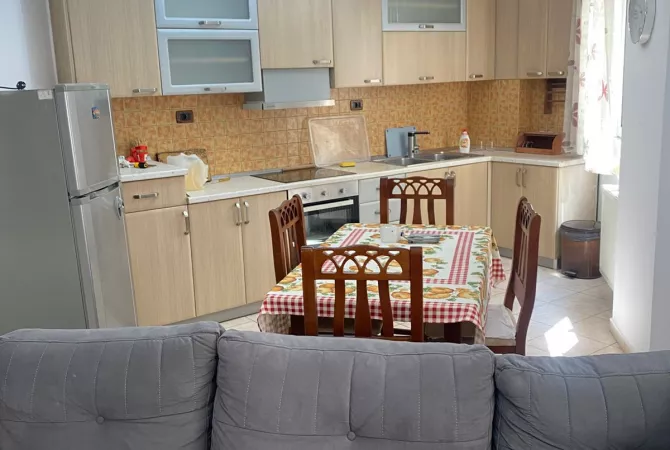 Shtepi me qera Apartament ne Tirane, 2+1, Mobilimi E mobiluar, Pagesa 1,300  Euro.