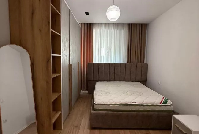 Shtepi me qera Apartament ne Tirane, 2+1, Mobilimi E mobiluar, Pagesa 900  Euro.
