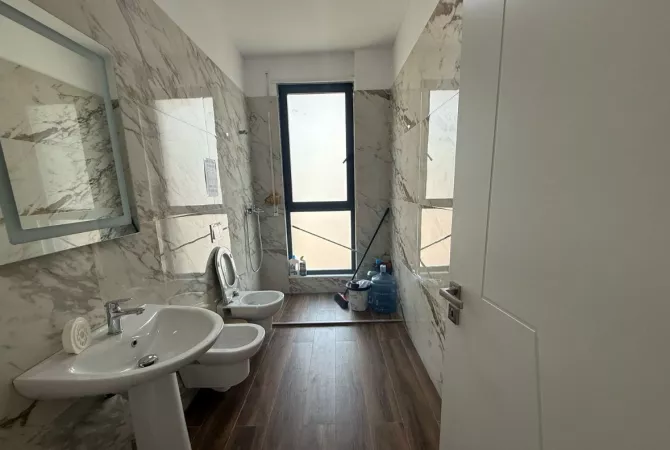 Shtepi me qera 3+1 ne Tirane - 70,000 Leke