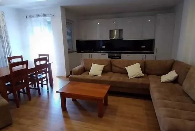 Shtepi me qera Apartament ne Tirane, 2+1, Mobilimi E mobiluar, Pagesa 480  Euro.