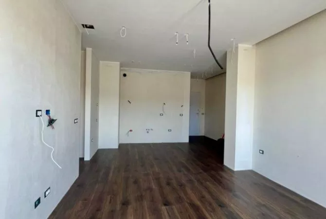 Ambjent biznesi me qera 3+1 ne Tirane - 1,000 Euro