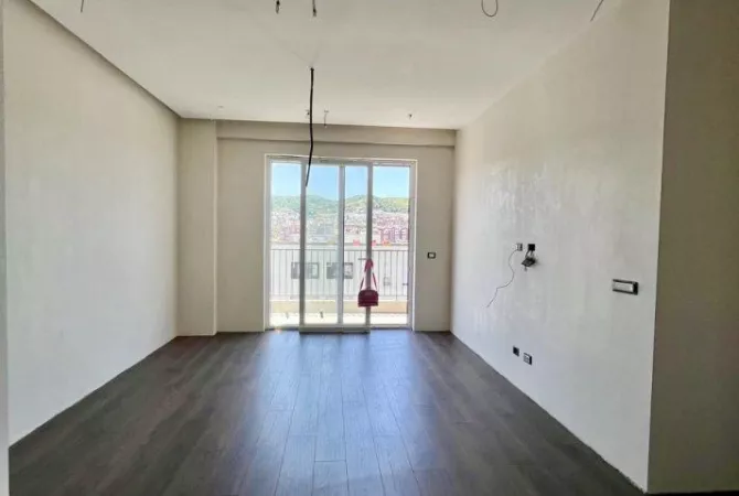 Ambjent biznesi me qera 3+1 ne Tirane - 1,000 Euro