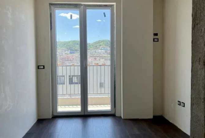 Jepet me qera apartament per zyre ne Komune Parisi