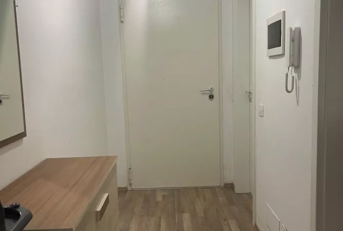 Shtepi ne shitje Apartament ne Tirane, 1+1, Mobilimi E mobiluar, Pagesa 110,000  Euro.