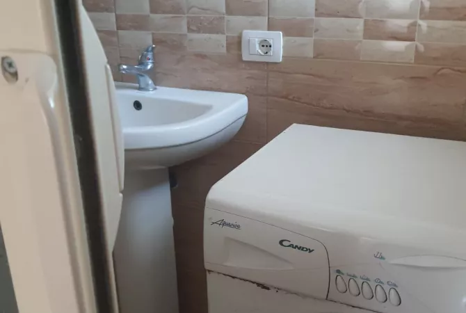 Shtepi me qera 1+1 ne Tirane - 28,000 Leke