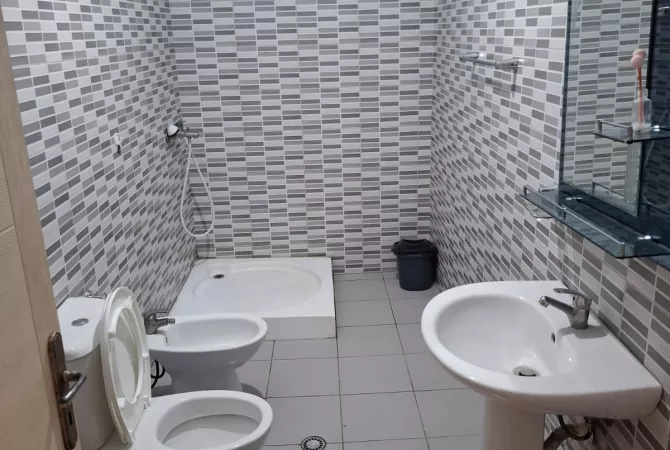 Shtepi me qera Apartament ne Tirane, 1+1, Mobilimi E mobiluar, Pagesa 400  Euro.