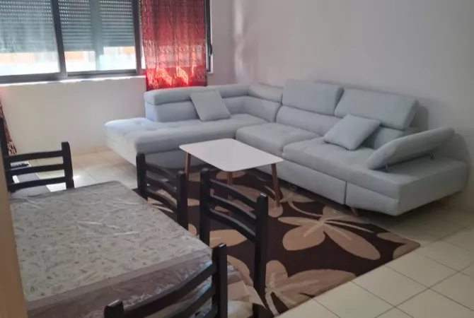 Shtepi me qera Apartament ne Tirane, 1+1, Mobilimi E mobiluar, Pagesa 400  Euro.