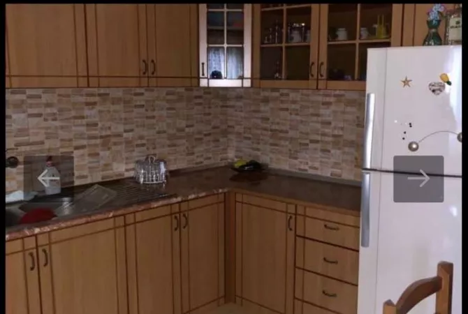 Shtepi me qera Apartament ne Tirane, 2+1, Mobilimi E mobiluar, Pagesa 300  Euro.