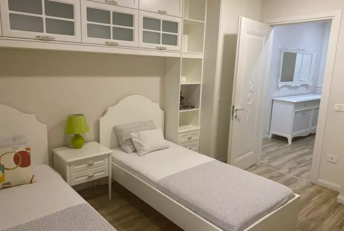 Shtepi me qera Apartament ne Tirane, 2+1, Mobilimi E mobiluar, Pagesa 900  Euro.