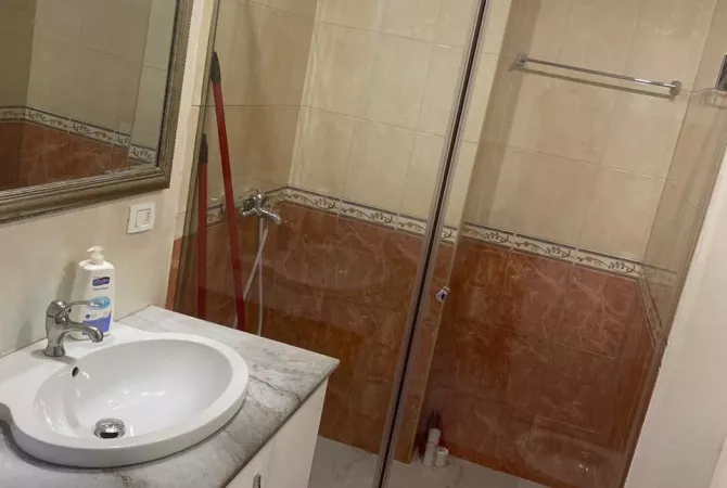 Shtepi me qera Apartament ne Tirane, 2+1, Mobilimi E mobiluar, Pagesa 900  Euro.