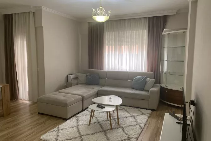 Shtepi me qera Apartament ne Tirane, 2+1, Mobilimi E mobiluar, Pagesa 900  Euro.