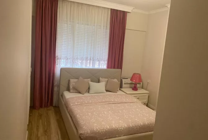 Shtepi me qera Apartament ne Tirane, 2+1, Mobilimi E mobiluar, Pagesa 900  Euro.