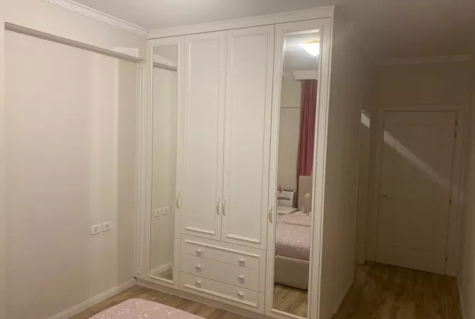 Shtepi me qera Apartament ne Tirane, 2+1, Mobilimi E mobiluar, Pagesa 900  Euro.